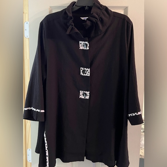 1/2 off if you bundle! NYGARD Crinkle Button Down High Neck ¾ Sleeve Tunic Top - Picture 1 of 10